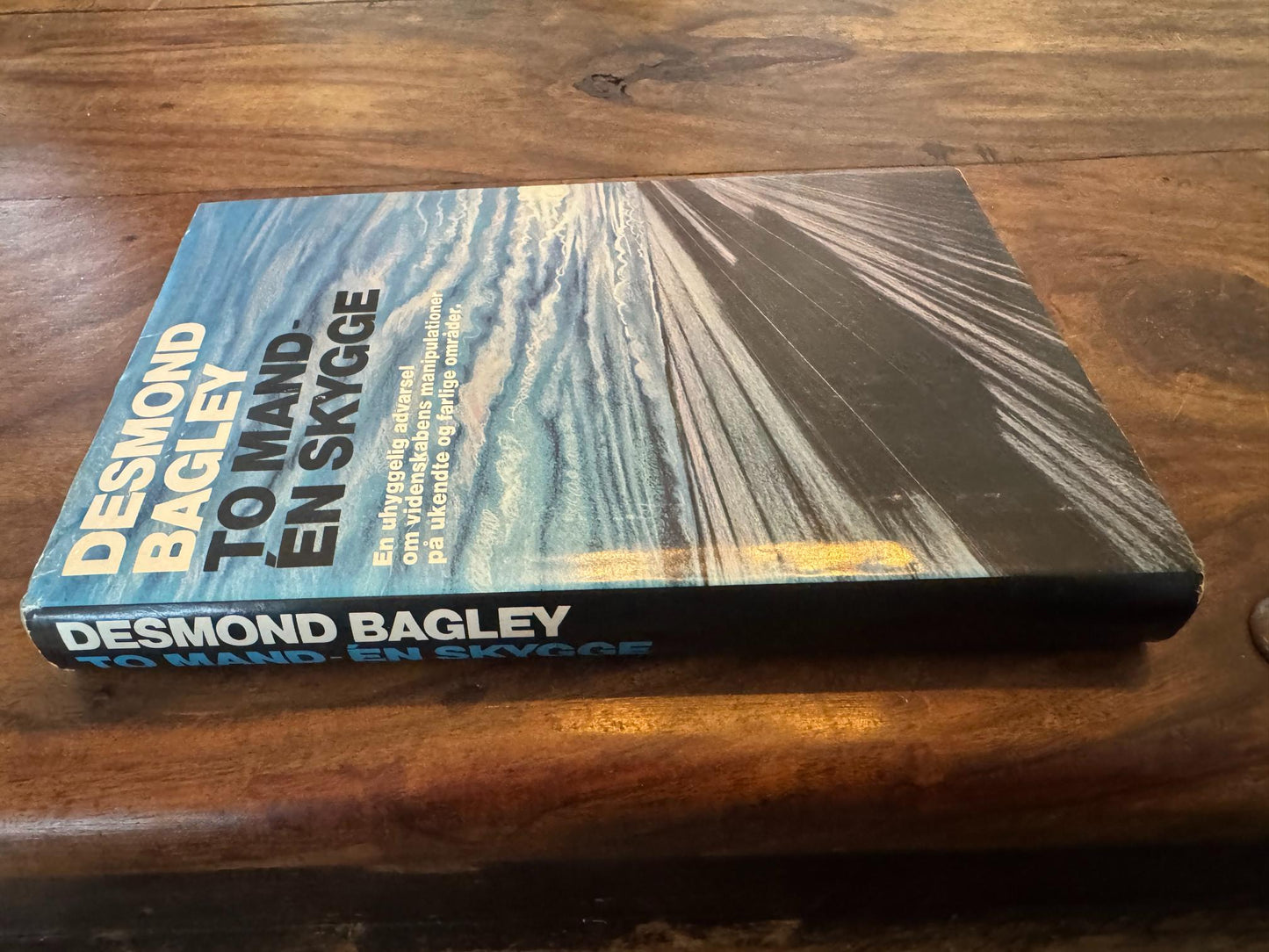 To mand - én skygge Desmond Bagley 1984
