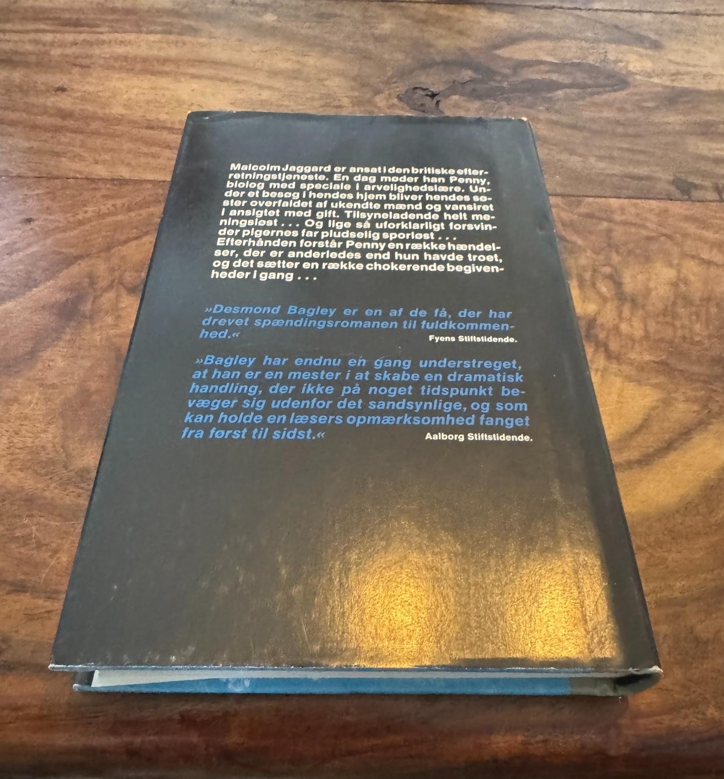 To mand - én skygge Desmond Bagley 1984