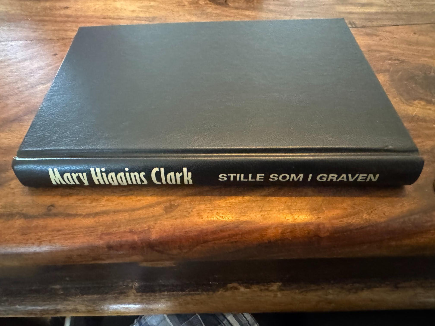 Stille som i graven Mary Higgins Clark 2001