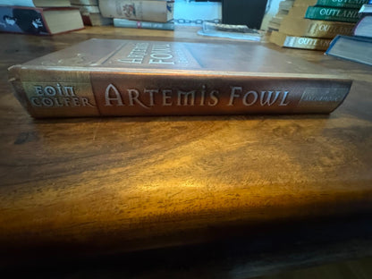 Artemis Fowl Eoin Colfer Artemis Fowl Trilogi #1 Forlag Aschehoug 2001