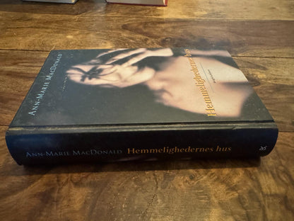 Hemmelighedernes hus Ann-Marie MacDonald